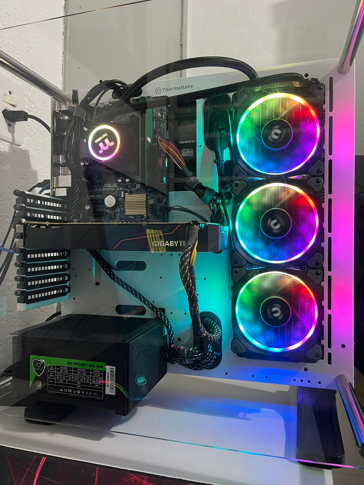 Montagem de PC com watercooler e RGB